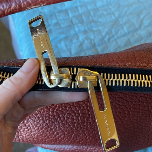 BURBERRY Heritage 'Ledbury' Grained Leather Hobo Bag in Tile Red - Picture 9 of 14